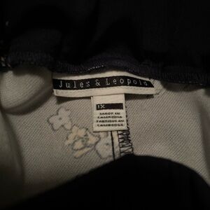 Jules & Leopold relaxed fit capris with belt, size 1X, stretchy, like new